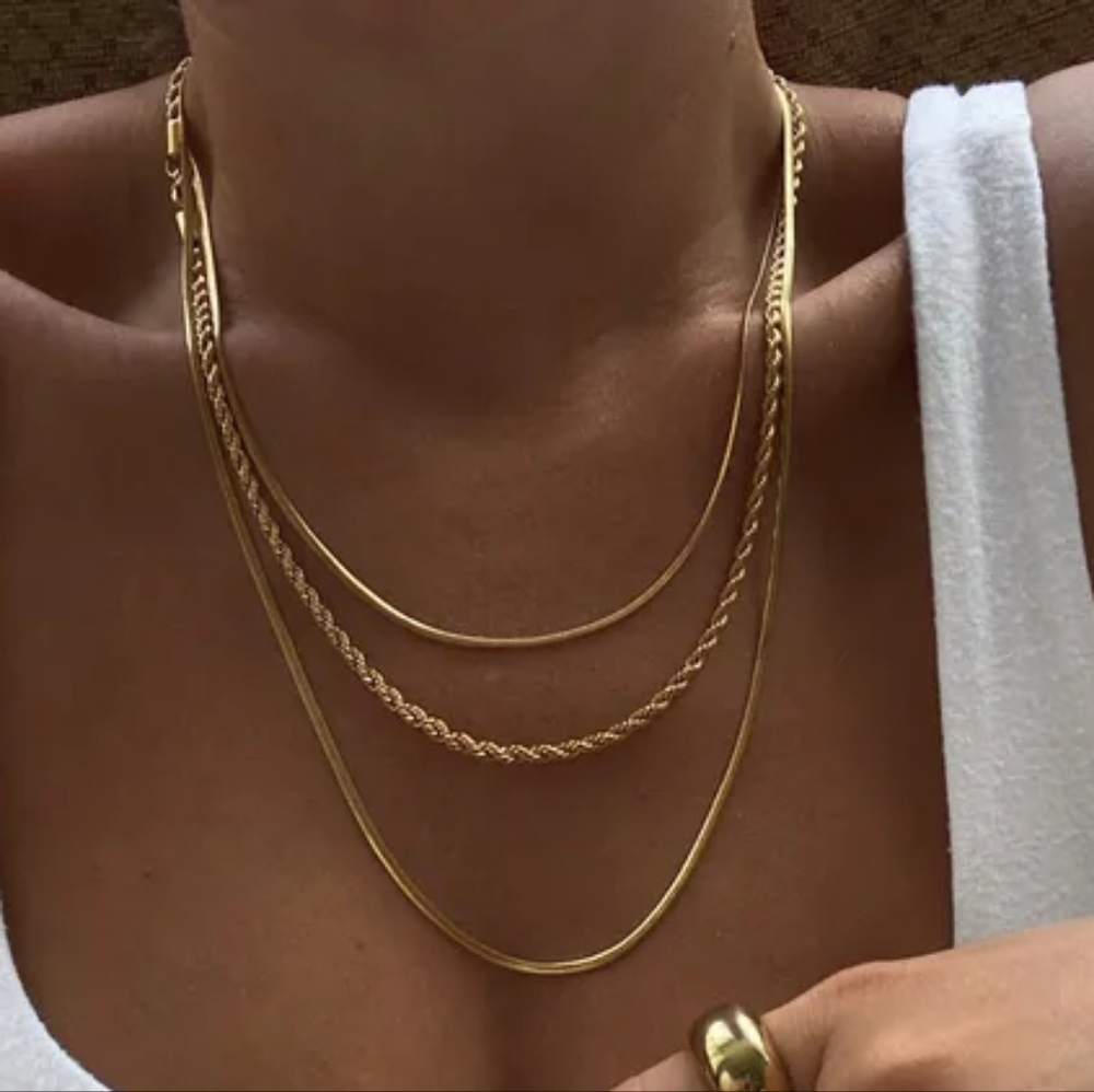 Stainless Steel Leyered Necklaces, modern design, Gold.